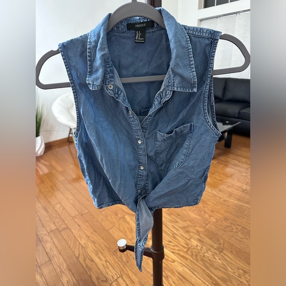 Forever 21 denim shirt. Size small. - Picture 1 of 3